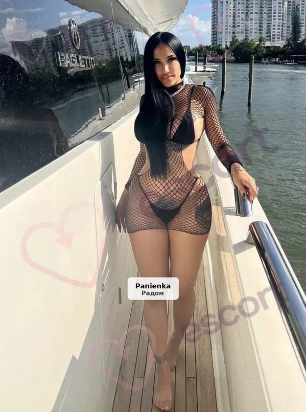 Pocahontas – 20yo, petite, sensual blonde
