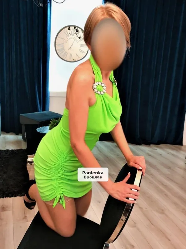 Пристрасні зустрічі з привабливою жінкою