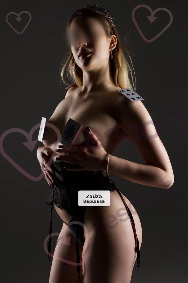 Zmysłowa Ewa czeka na spotkanie