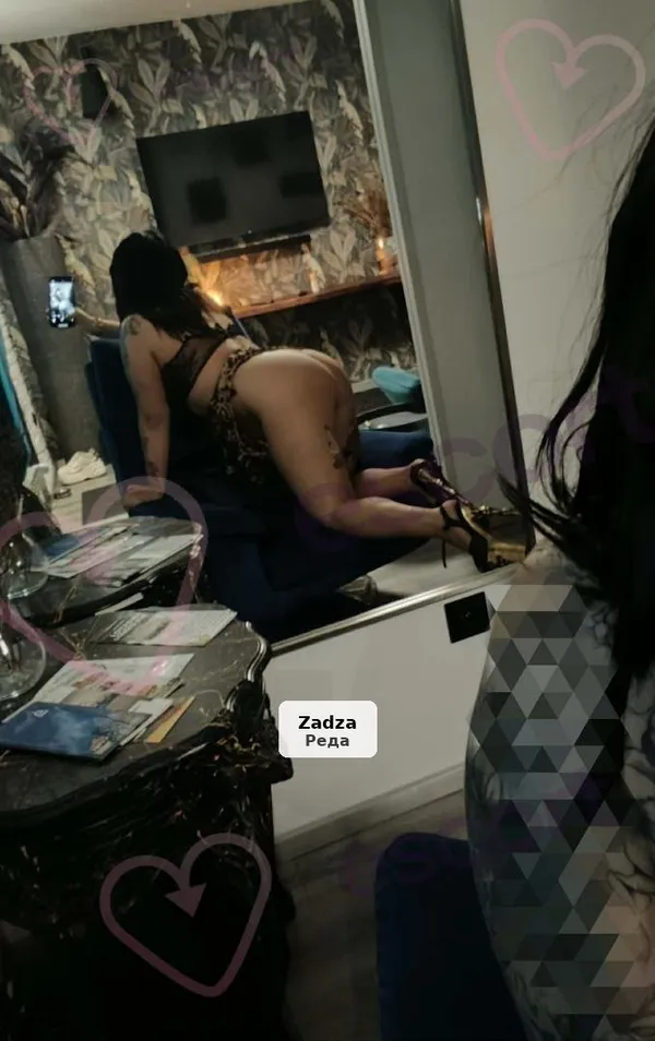 Atrakcyjna brunetka zaprasza na wspólne chwile