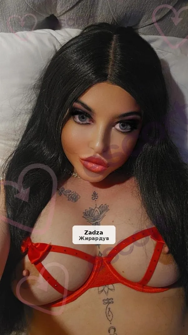 Atrakcyjna brunetka zaprasza na gorące spotkanie
