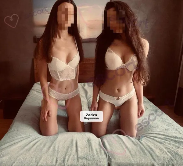 Selena i Nikki - zmysłowy masaż we dwoje