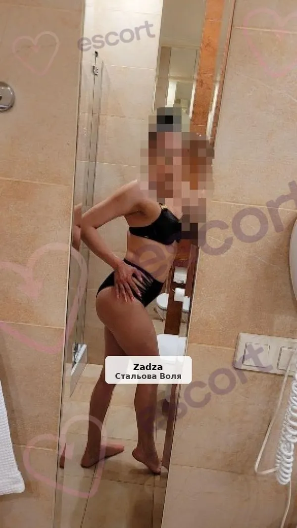 Zmysłowa i elegancka Julia zaprasza