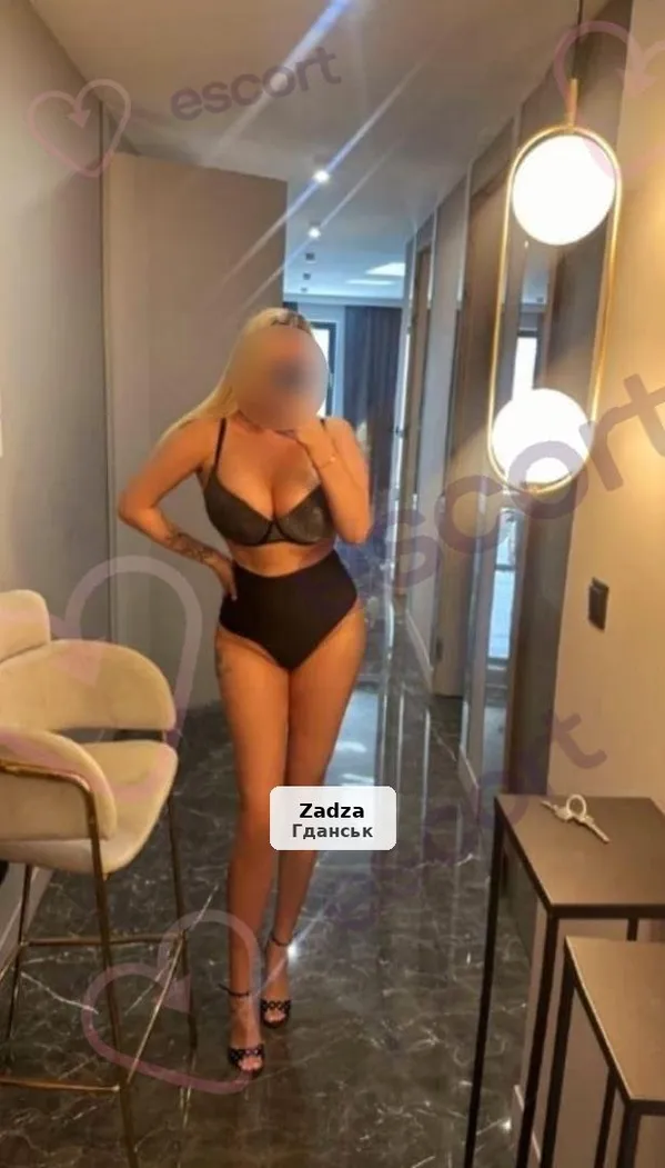 Wyjątkowa Amelia - kobiecość i elegancja
