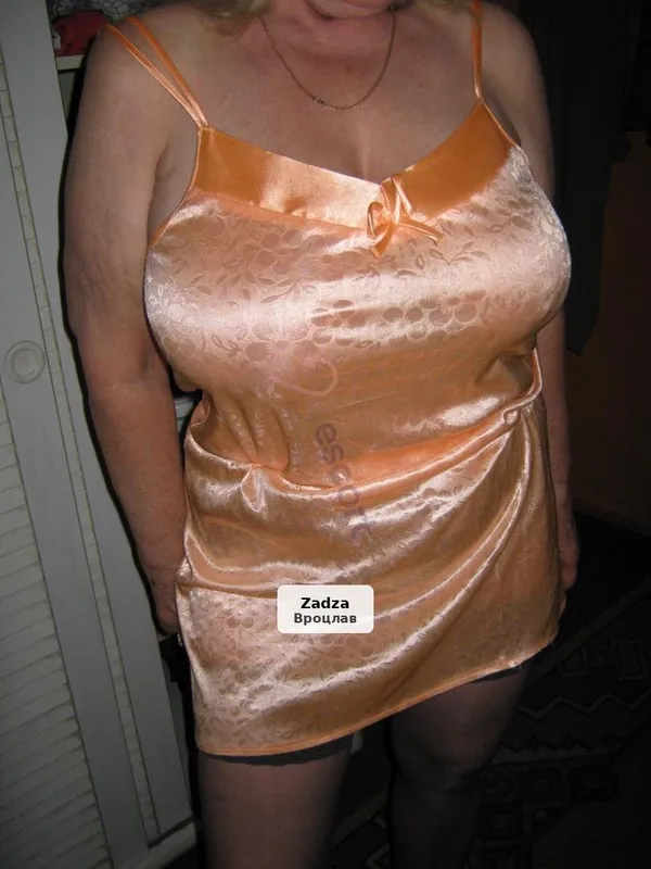Elegancka i zadbana 60-latka zaprasza