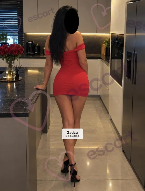 Hot Pola Invites