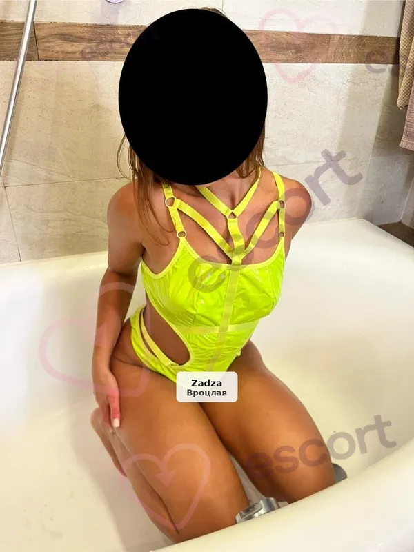 Sensual Iza Invites You for Unforgettable Moments