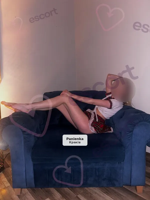 Candy - 18-letnia filigranowa blondynka, nowa w mieście