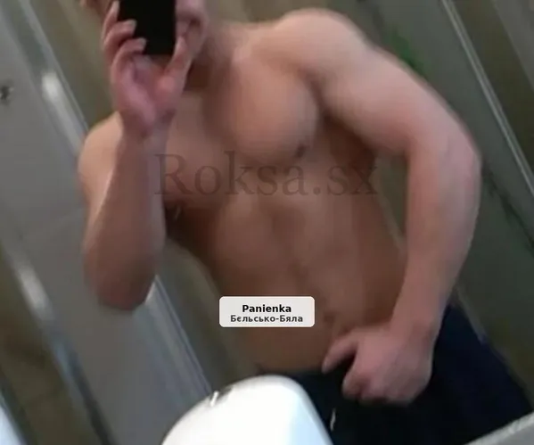 Молодой, ухоженный и спортивный мужчина приглашает
