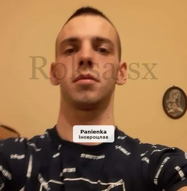 Молодий хлопець запрошує на приємну зустріч