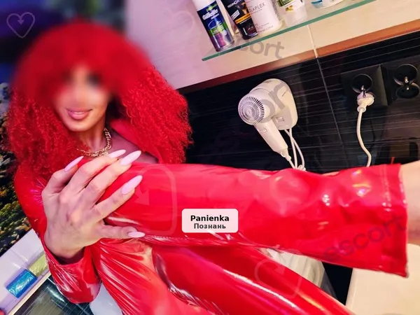 Latex Queen – zmysłowa i zgrabna 20-latka