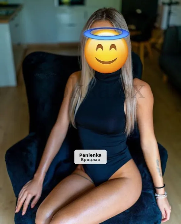 Atrakcyjna blondynka zaprasza na prywatne spotkanie