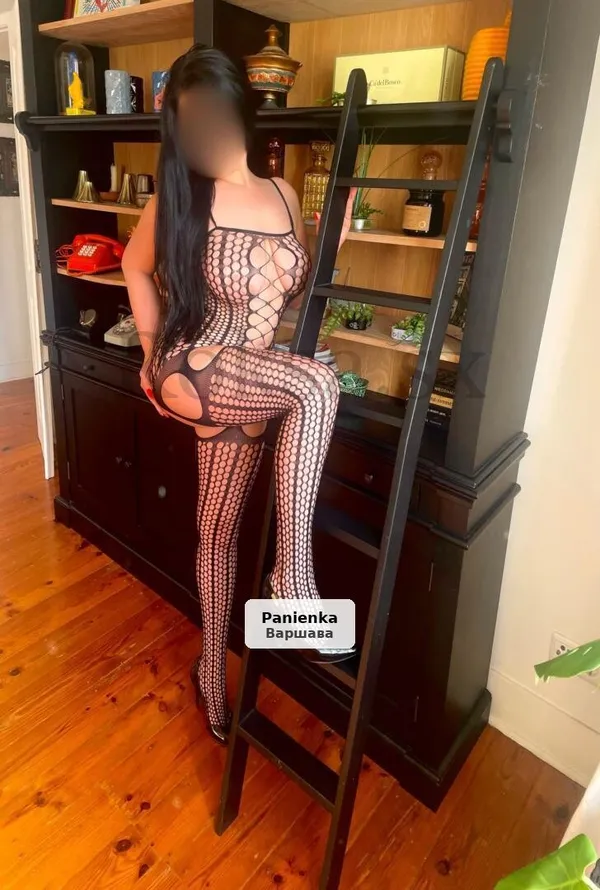 Elegant Brunette - Private & Classy Meetings