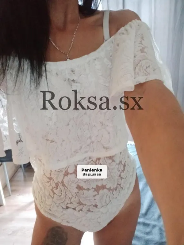 Filigranowa i drobna dziewczyna zaprasza na Mokotów