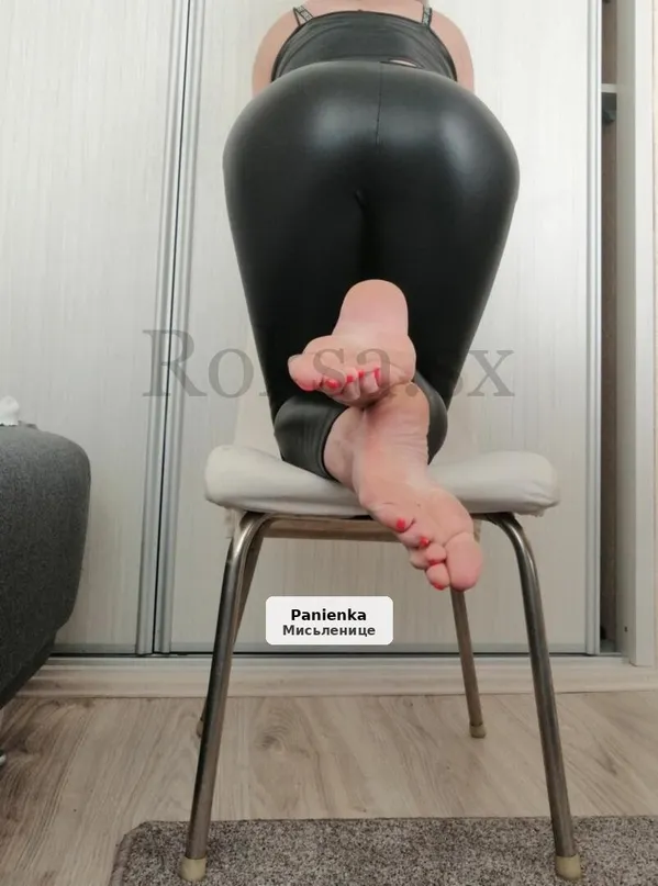 Atrakcyjna Girl Tattoo – tatuaże, piercing i strap-on
