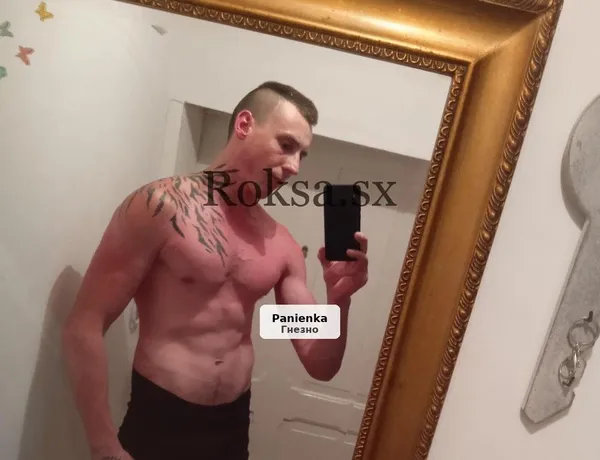 Молодий, ввічливий та доглянутий чоловік
