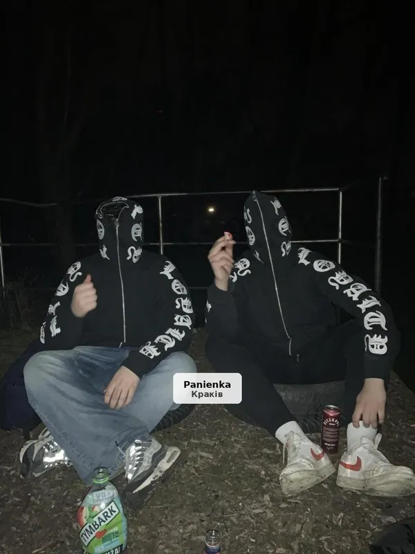 Dwóch młodych mężczyzn