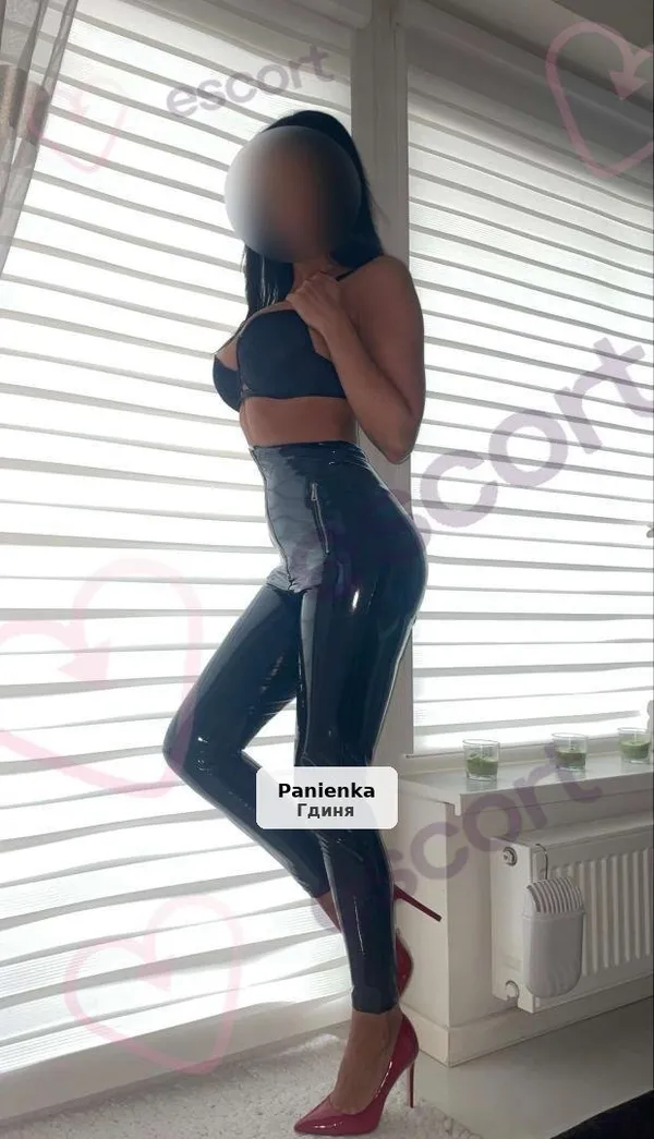 Daria - Welcome to a private apartment meeting