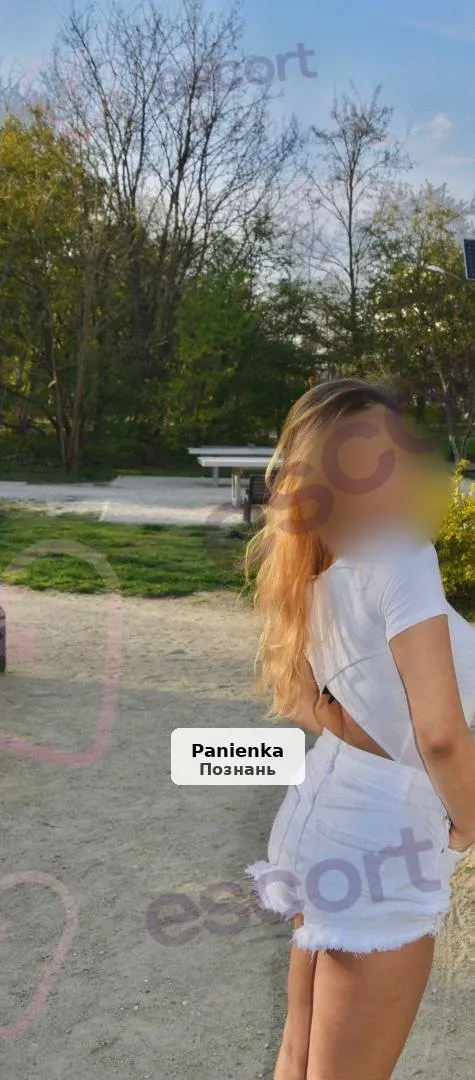 Isabell - Naturalna i Pełna Wdzięku Brunetka