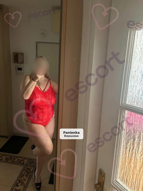 Pyszna Malinka z biustem 8