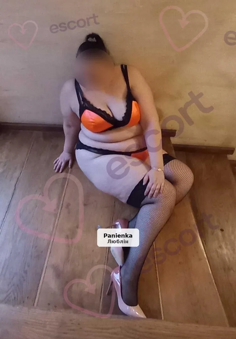 Zalotna kusicielka - dwa zbliżenia w ciągu godziny - 1/7