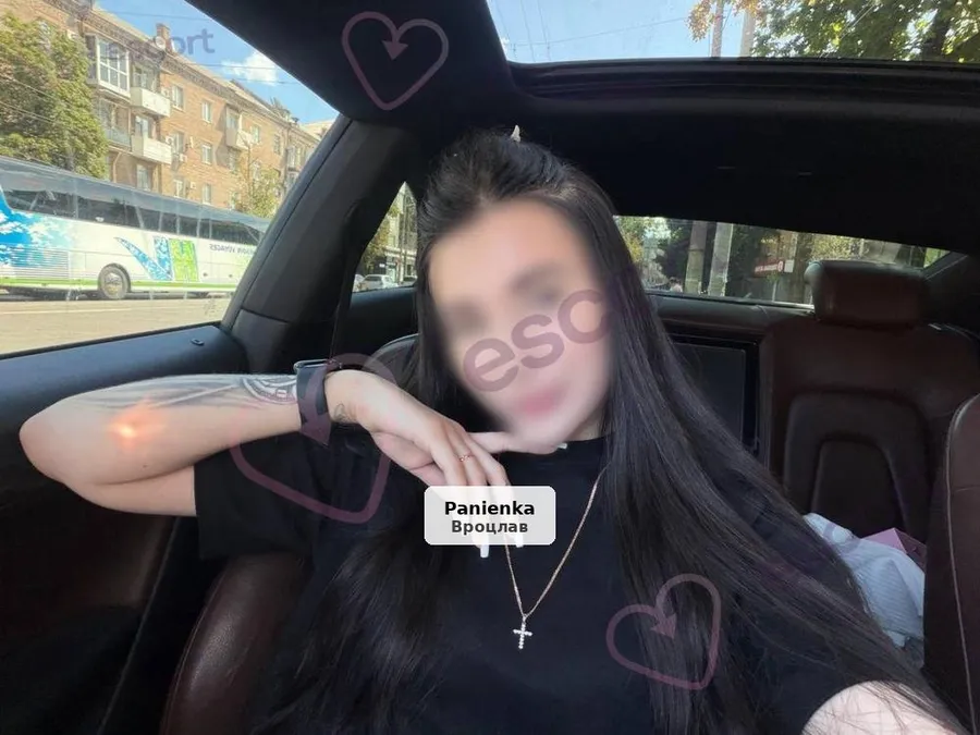 Młoda brunetka z Ukrainy - 1/4