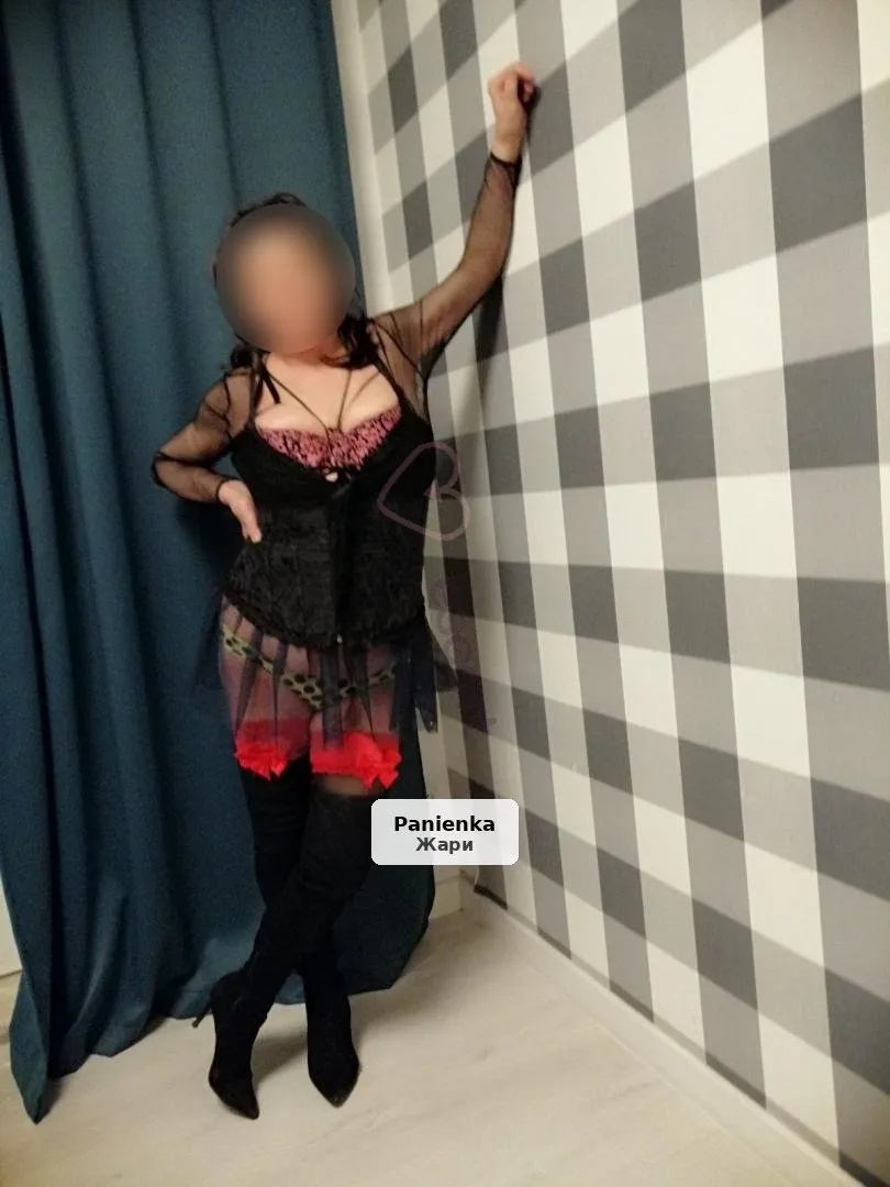 Wiktoria - Meet me after 5 PM - 1/4