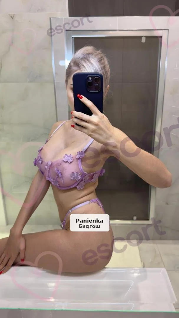 Młodziutka Laura – Filigranowa i Figlarna - 1/7