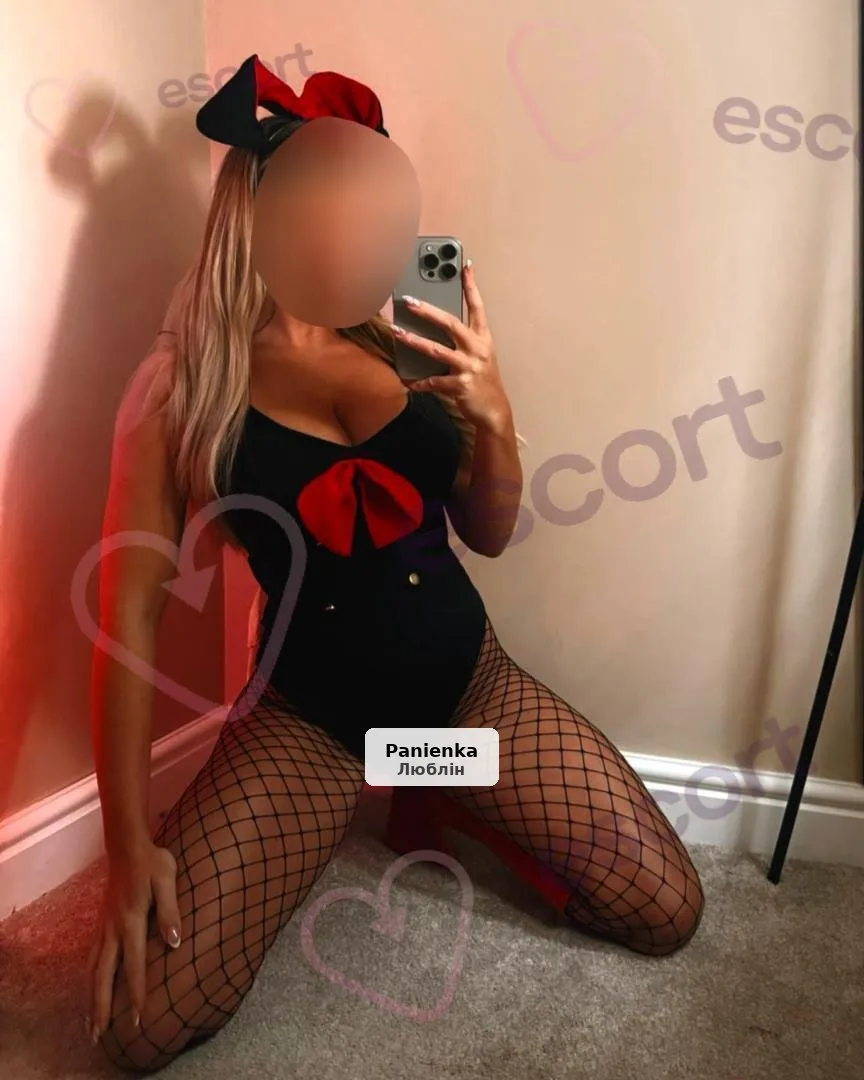 Passionate & Sensual Woman Invites - 1/3