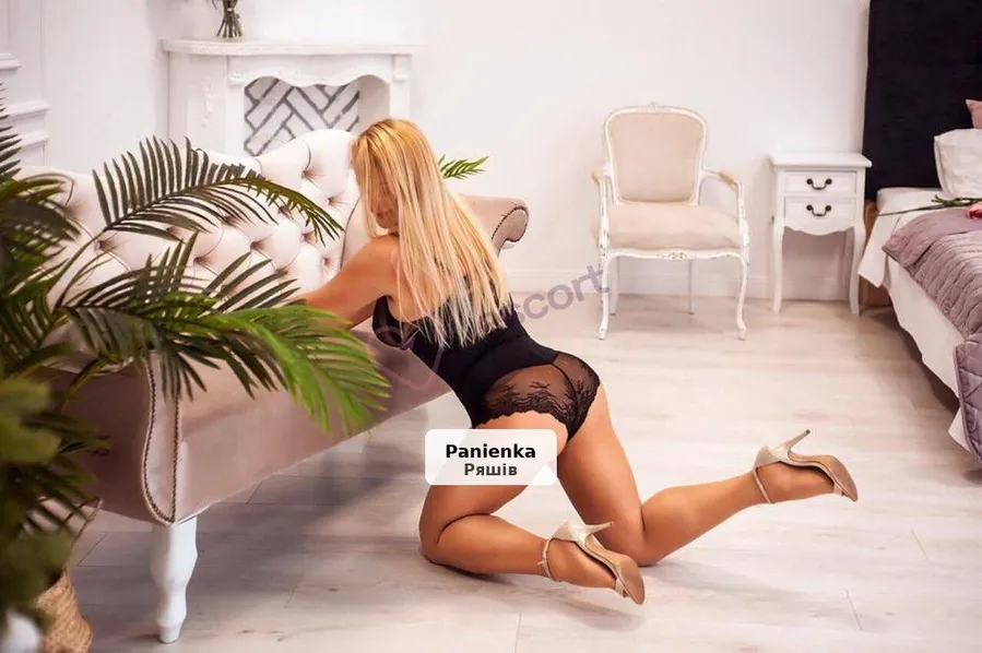 Naturalna i miła blondynka - prywatnie - 1/9