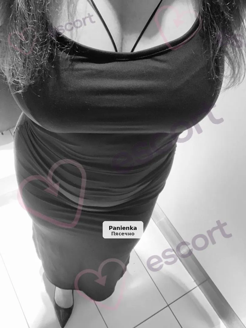 Karolina – Domina o zniewalających kształtach - 1/5