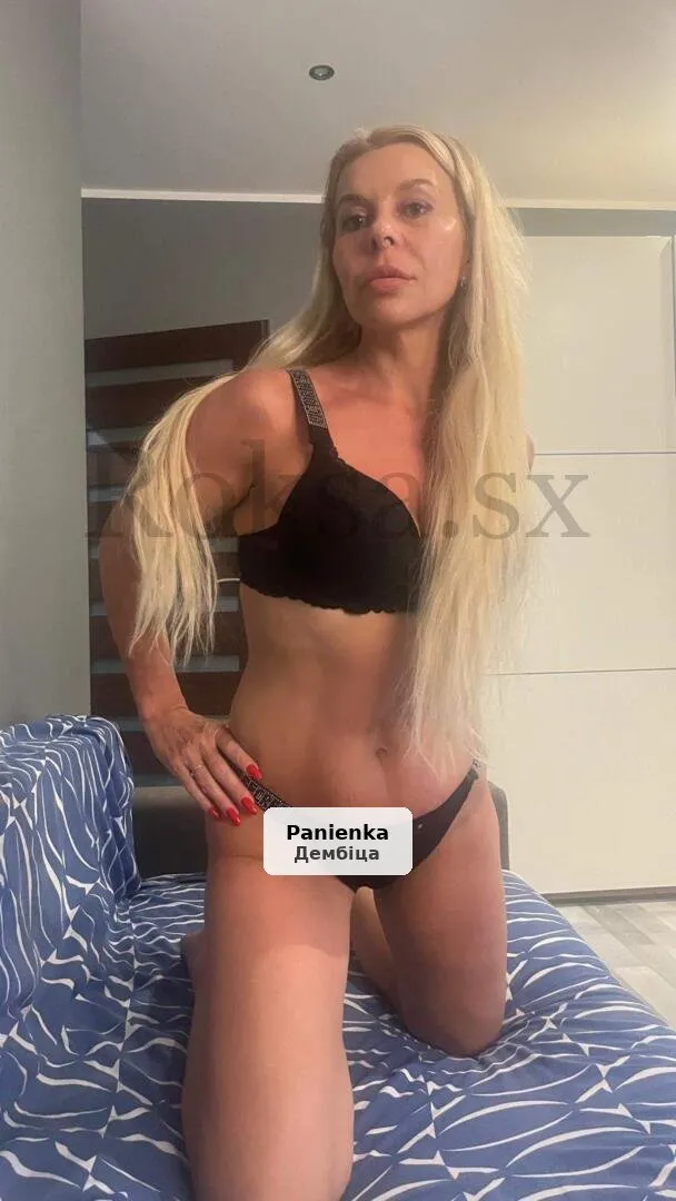 Karolina – Atrakcyjna blondynka zaprasza na spotkania i pokazy online - 1/3
