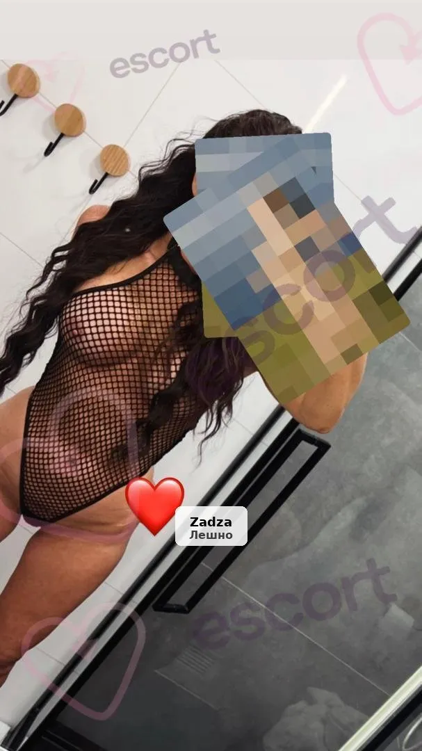 New Brunette: Full Service, No Hidden Fees - 1/7