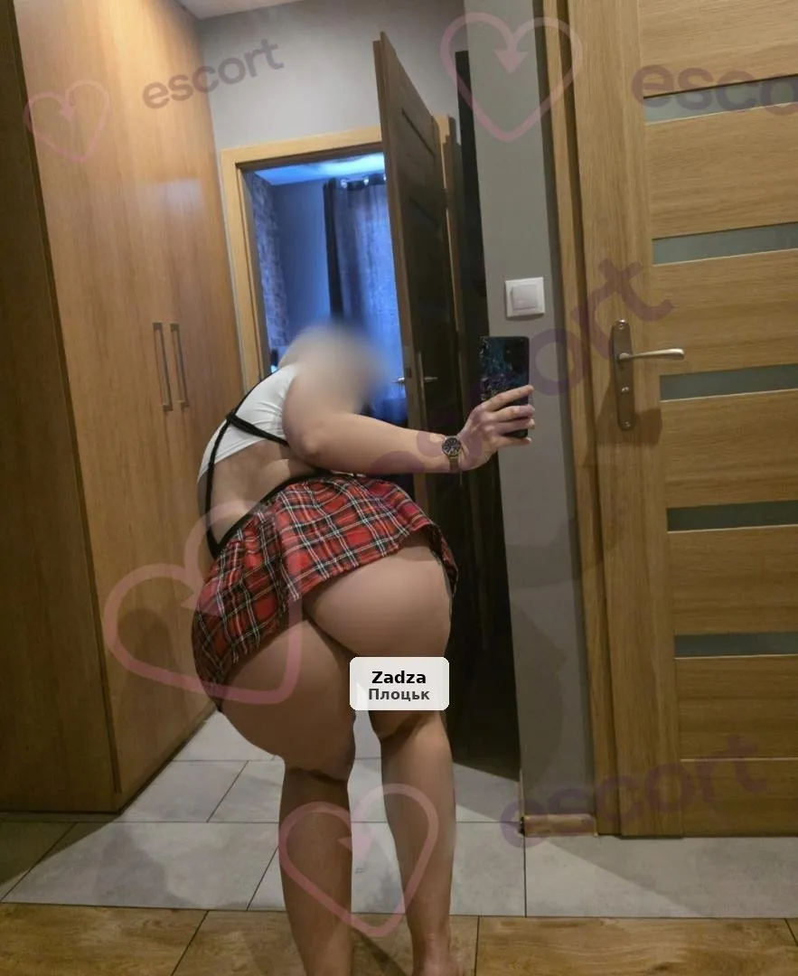 Namiętna blondynka spełni Twoje fantazje - 1/9