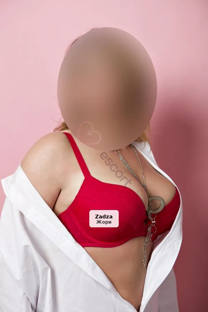 Discreet Alice - Unforgettable Moments - 1/5