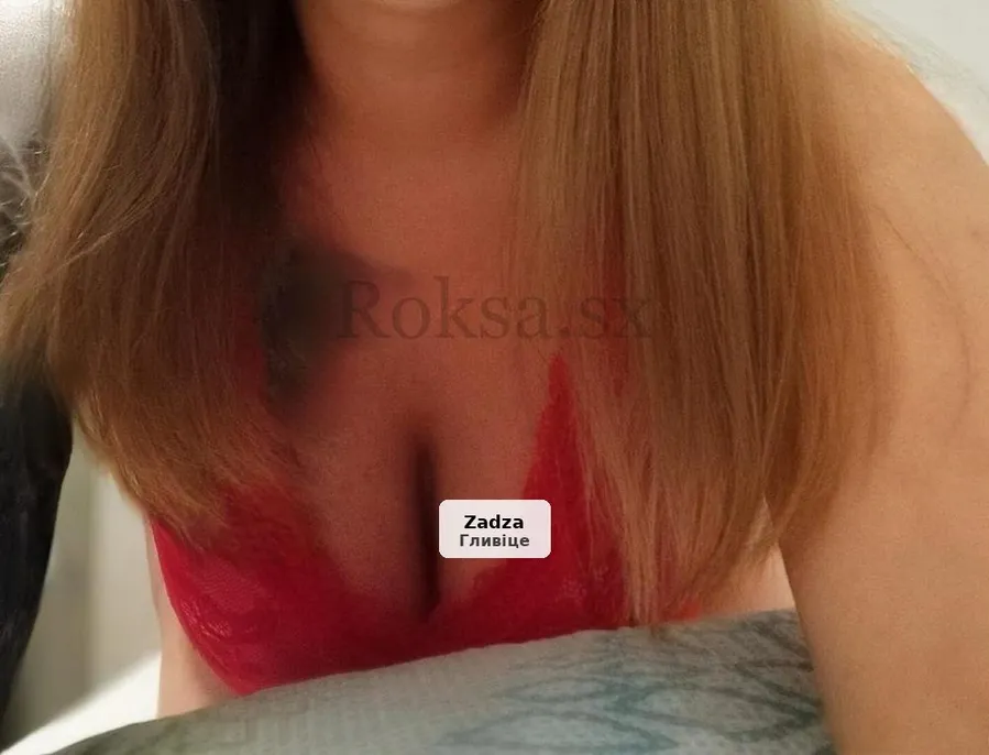 Sexy blonde invites for hot moments - 1/1