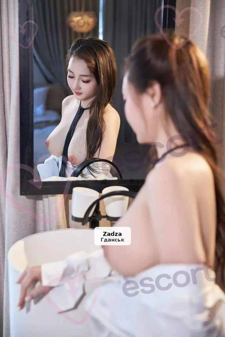 Elin - Captivating Asian Beauty - 1/6