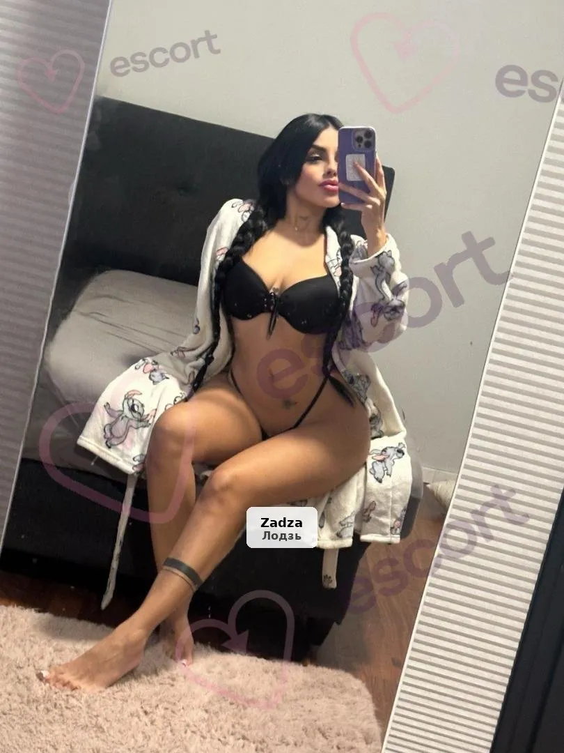 Hot Latina - Unforgettable Moments - 1/6