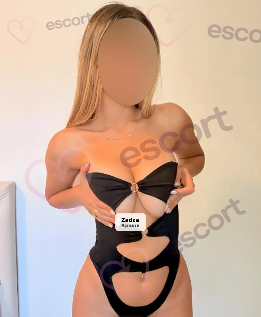 Sensualna i pełna energii dziewczyna - 1/3