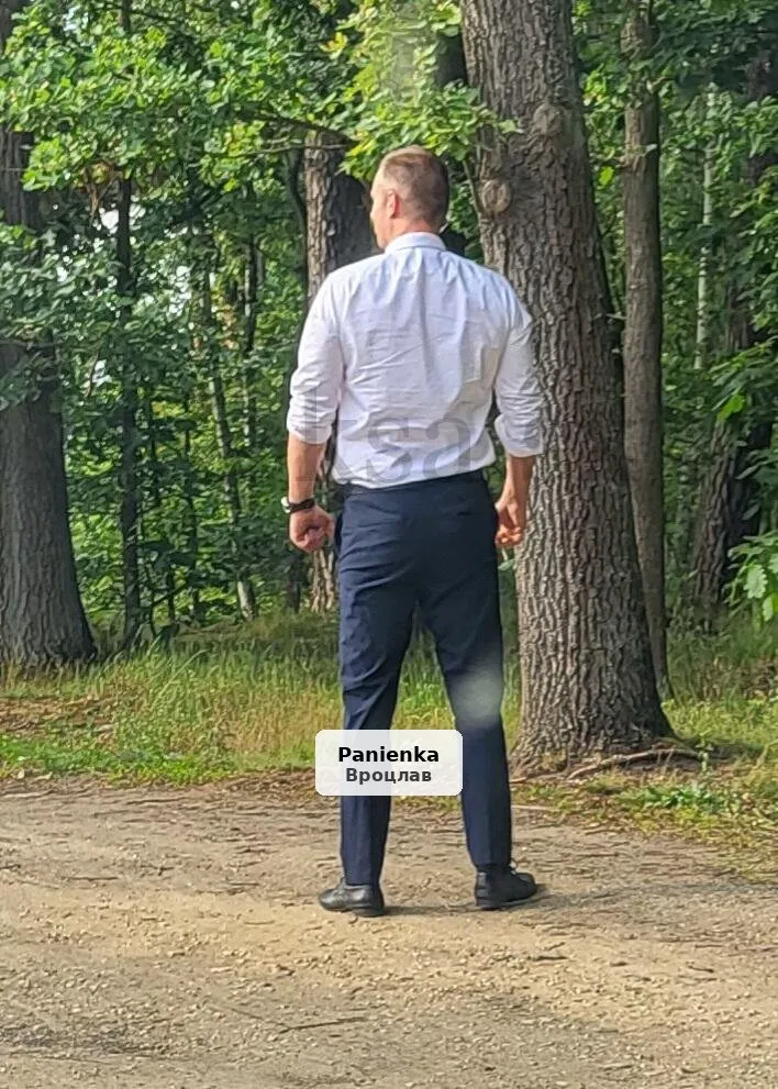 Konkretny i zadbany mężczyzna dla par - 1/1