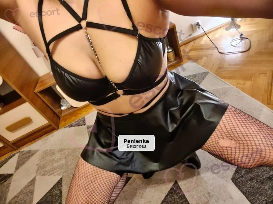 Marta - New, Attractive Woman Invites - 1/4