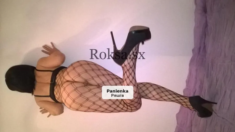 Atrakcyjna i namiętna brunetka zaprasza do apartamentu - 1/5