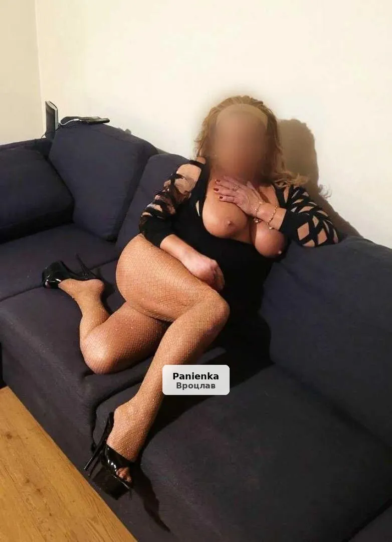 Sexy Mamuśka – Dojrzała Blondynka - 1/7