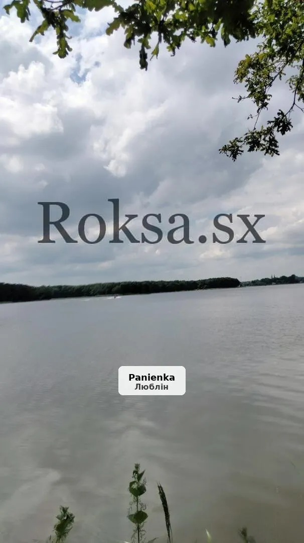 Atrakcyjna brunetka zaprasza dojrzałych panów - 1/1