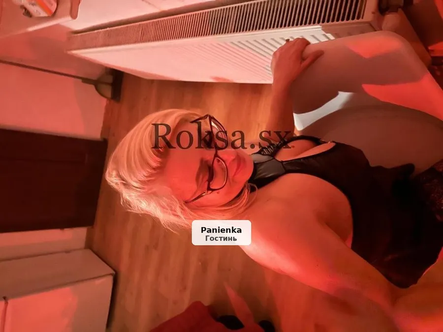 Słodka i namiętna dziewczyna zaprasza - 1/3