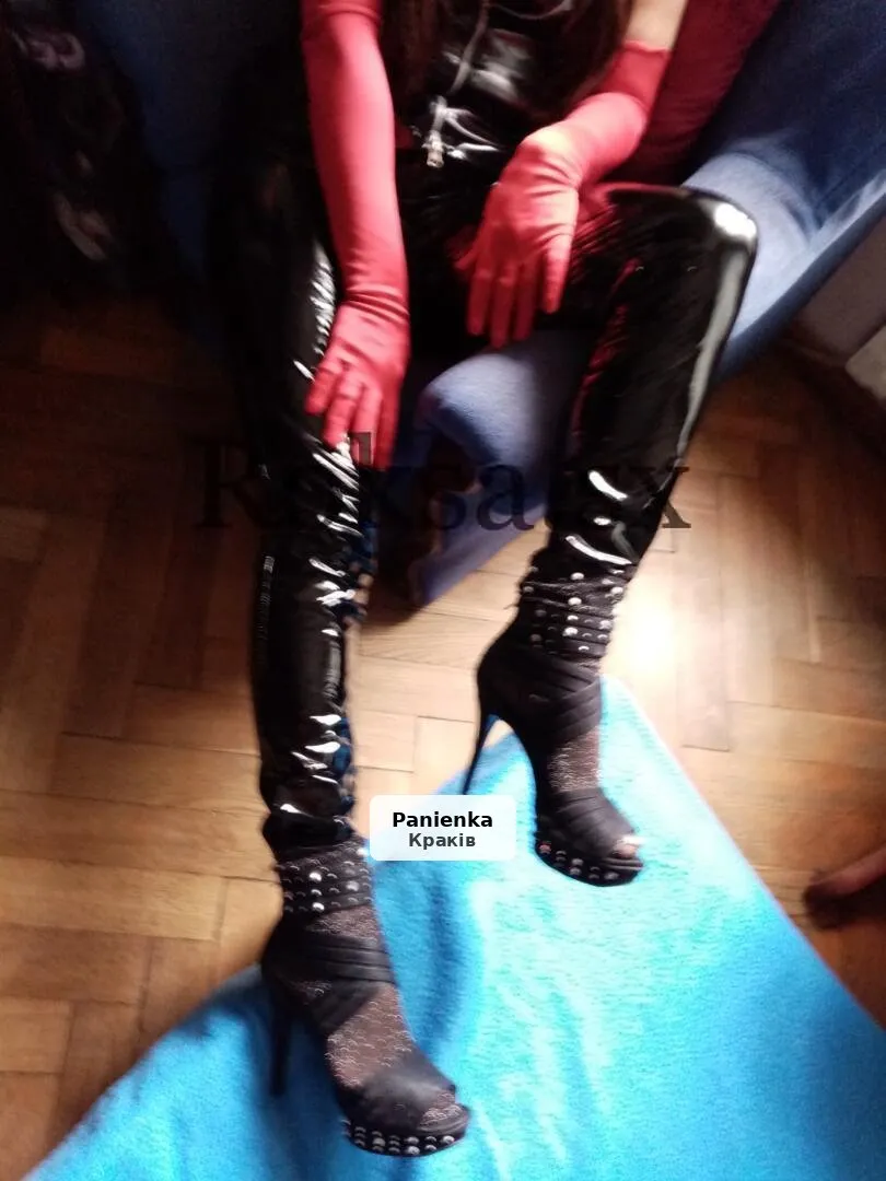 Lady Ponczoszka: Używana bielizna i dodatki dla koneserów - 1/2