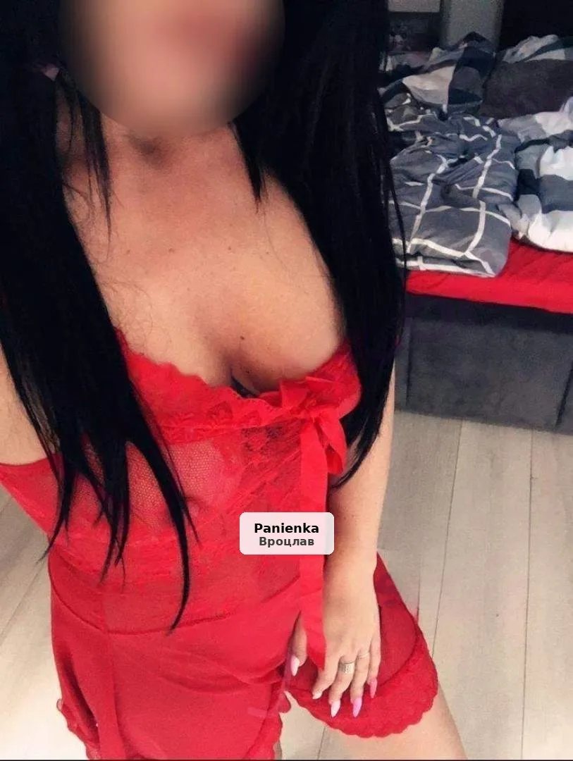 Elegancka Kobieta Szuka Dżentelmena na Intymne Spotkania - 1/3