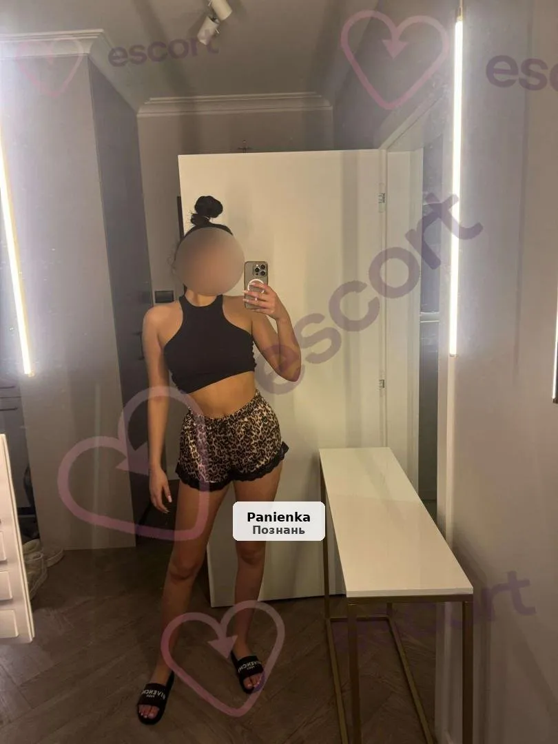 Karolina, 22 lata – Wysoki Poziom i Piękne Kształty - 1/7