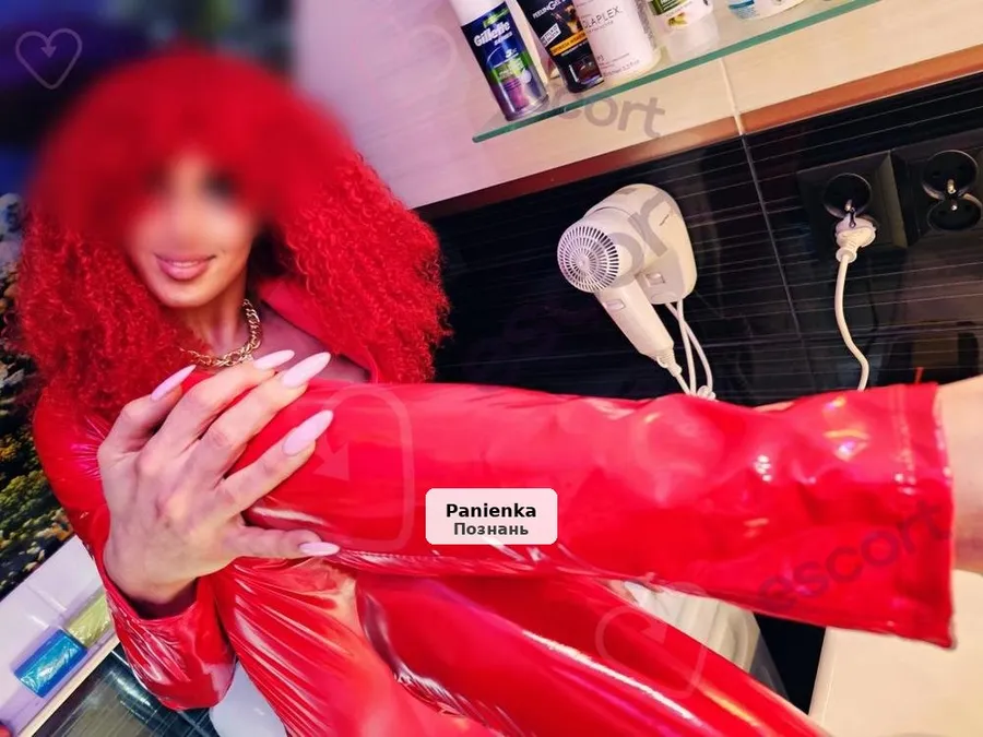 Latex Queen – zmysłowa i zgrabna 20-latka - 1/5