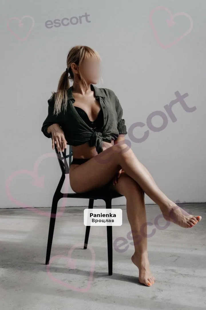 Pamela: Dojrzały Urok, Wdzięk i Zmysłowy Masaż - 1/4